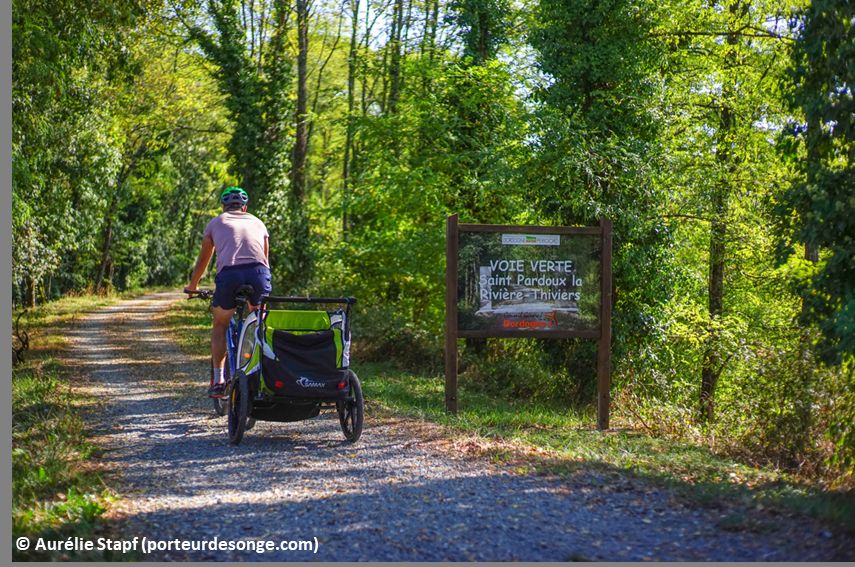 Cyclistes sur voie verte Flow Vélo