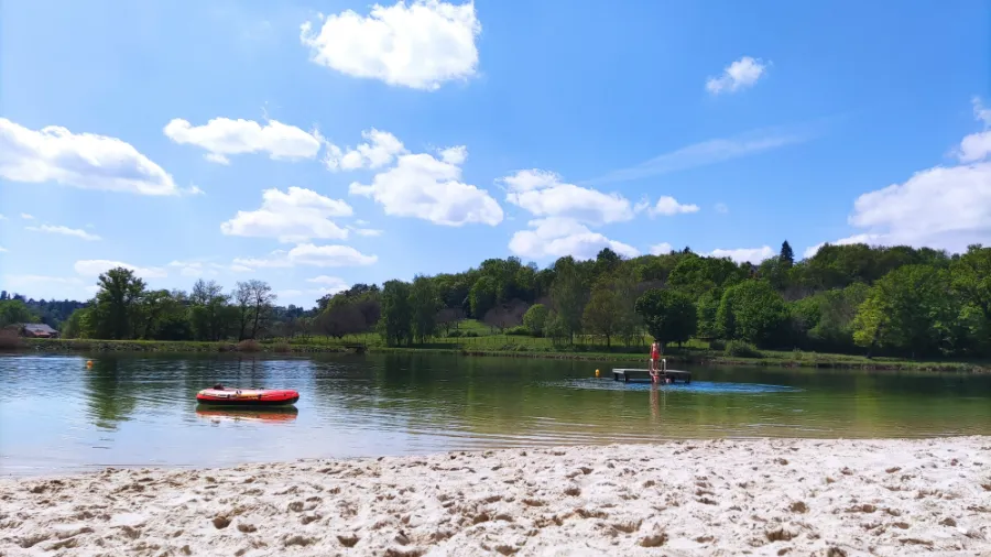 Nantheuil lake, Dordogne