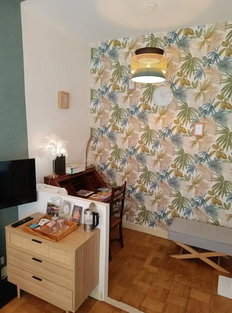 Chambre Pampa — coin bureau et canapé-lit